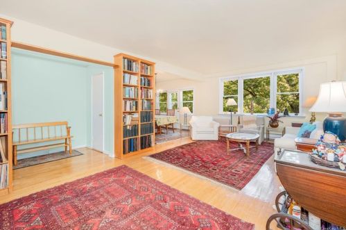 4601 Henry Hudson Pkwy, Bronx NY  10471-3801 exterior