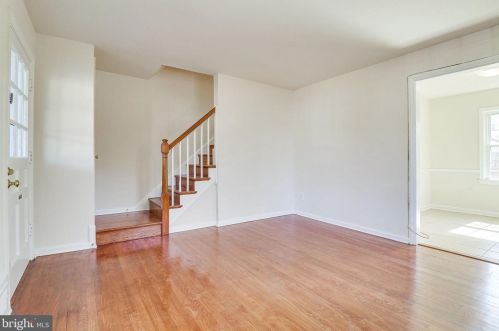 2701 Farmington Dr, Alexandria VA 22303-1315 exterior