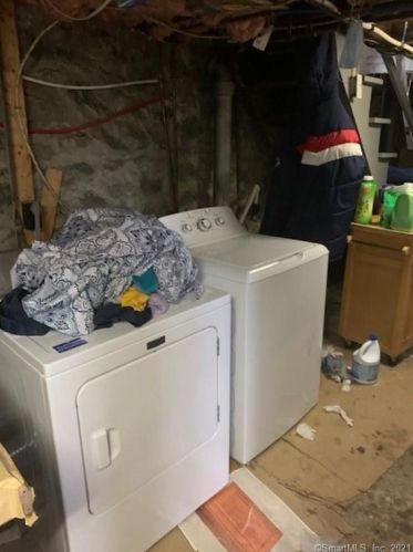 56 Maple Ave, Derby CT 06418-1328 exterior