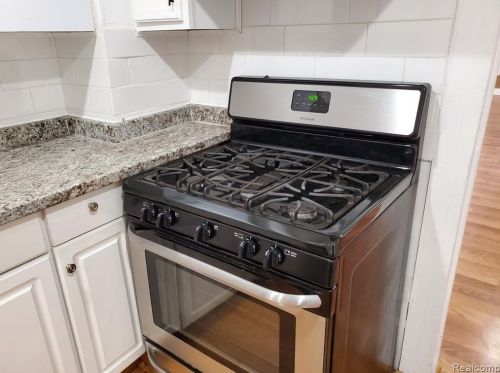 18033 Hanna St, Melvindale MI  48122-1422 exterior