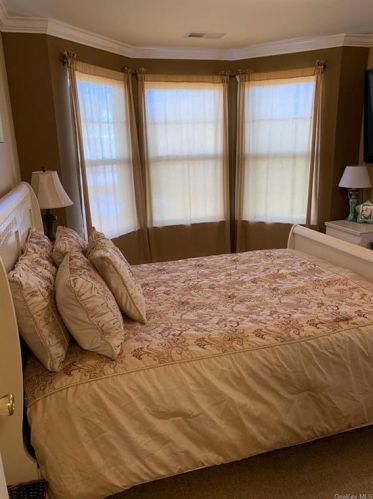 24 Avoncroft Ln, Middletown NY 10940-5078 exterior