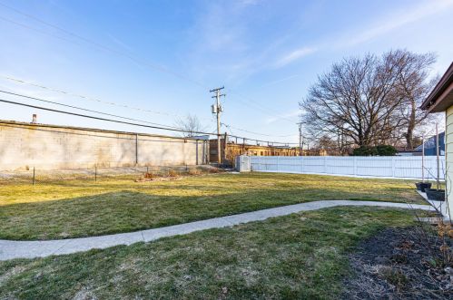 11601 Komensky Ave, Chicago IL 60623-1229 exterior