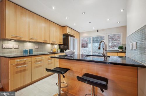 721 3 St, Philadelphia PA 19123-2903 exterior