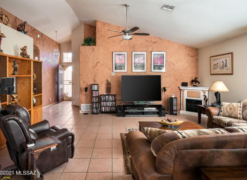 1484 Ganymede Dr, Tucson AZ 85737-3418 exterior