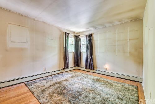 19 Marshall Dr, Edison NJ  08817-2910 exterior