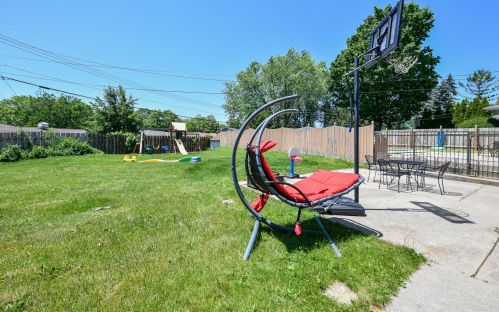 6037 22 St, Milwaukee WI 53233-1914 exterior