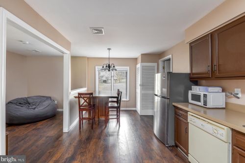 15 Delaware Ave, Trenton NJ 08628-2002 exterior