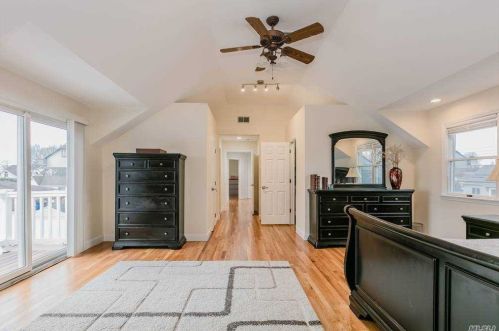 1541 1 St, Babylon NY 11704-5059 exterior