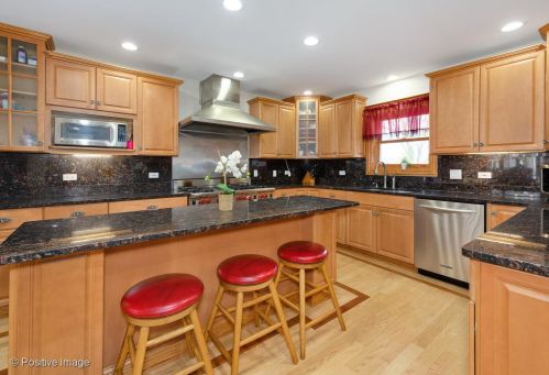 837 Linden Ave, Elmhurst IL 60126-4538 exterior