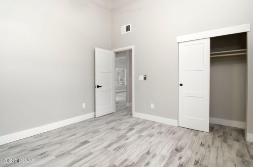 892 Glenn St, Tucson AZ  85705-4120 exterior