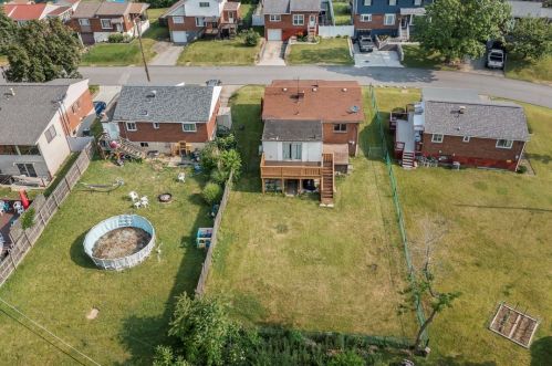 340 Meadowlark Ln, Pittsburgh PA  15122-2527 exterior