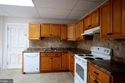 19 County Line Rd, Ardmore PA 19003-0021 exterior