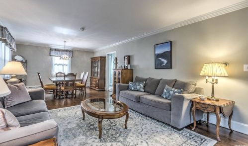 148 Frederick Ave, Babylon NY 11702-2103 exterior