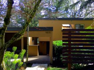 1675 Fircrest Dr, Eugene, OR 97403-3109