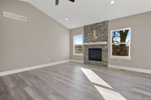 10478 Pne Vly Dr, Grand Blanc MI 48439-2677 exterior