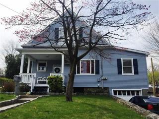 18 Linden Pl, Valhalla NY  10595-1853 exterior