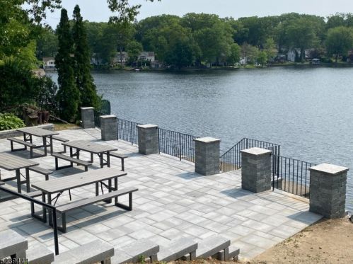 38 Highwood Rd, Parsippany NJ 07834-3202 exterior