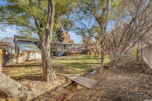 884 Spartan Dr, Sandy UT 84094-1811 exterior