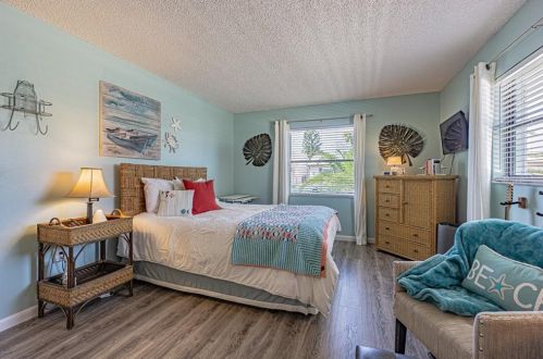 9018 Gln Moor Ln, Port Richey FL 34668-4945 exterior