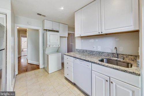 218 12 Pl, Washington DC 20002-6340 exterior