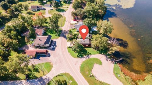 15404 Park Lake Rd, East Lansing MI 48823-3864 exterior