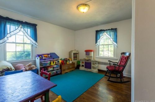 169 Glenwood St, Manchester CT 06040-5548 exterior