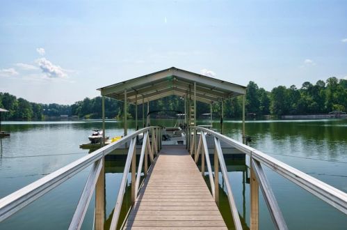 3163 Gulls Wharf Dr, Gainesville, GA 30501-7584