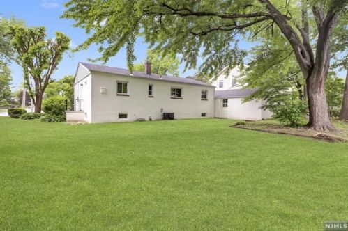 28 Maple St, Cresskill NJ  07626-2418 exterior