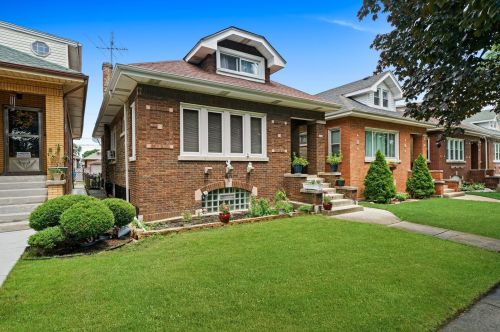 5238 Nelson St, Chicago IL 60657-3042 exterior