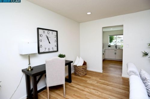 1869 Larkspur Ct, Concord CA 94519-1104 exterior