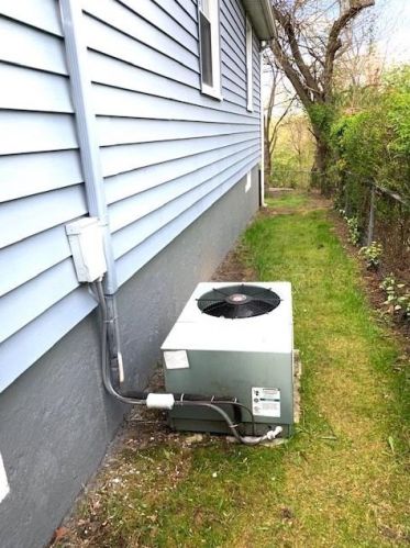 35 Mcclellan St, Providence RI 02909-5619 exterior