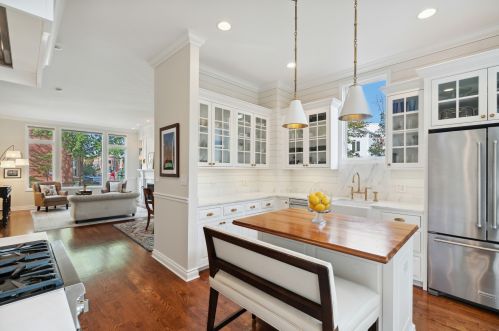 2759 Bosworth Ave, Chicago IL 60642-2341 exterior