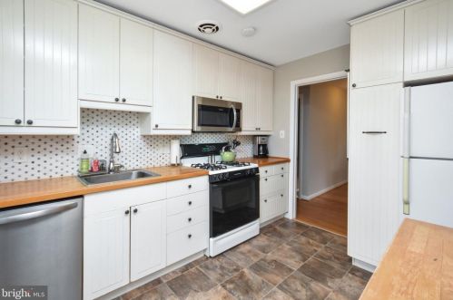 3010 Marl Pat Dr, Alexandria VA 22310-2219 exterior