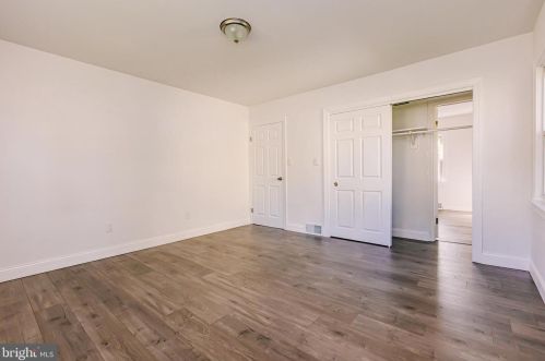 721 Pkwy Ave, Trenton NJ 08618-2729 exterior