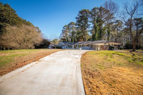 415 Hammond Dr, Atlanta GA 30328-5232 exterior