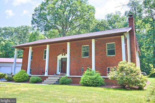 1360 Hoffman Home Rd, Littlestown, PA 17340-9307