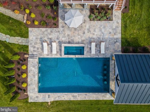 23073 Creighton Farms Dr, Leesburg VA 20175-6491 exterior