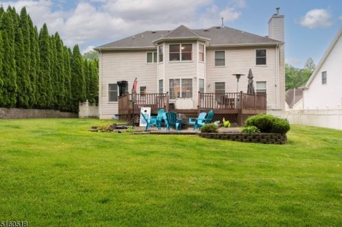 68 Terrace Ave, Town Center NJ  07052-3662 exterior