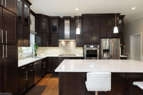 70 Elmwood Dr, Livingston NJ 07039-2231 exterior