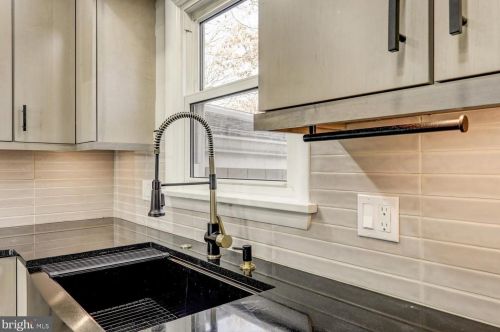 3075 Essex Pl, Lancaster PA  17601-1612 exterior