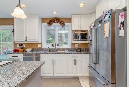 127 Broad Cove Dr, Concord, NH 03303-4005