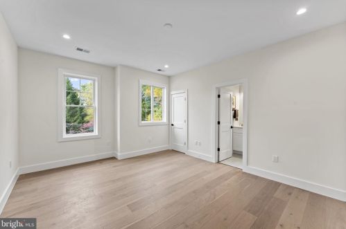 1327 Mayflower Dr, Mc Lean VA 22101-3405 exterior