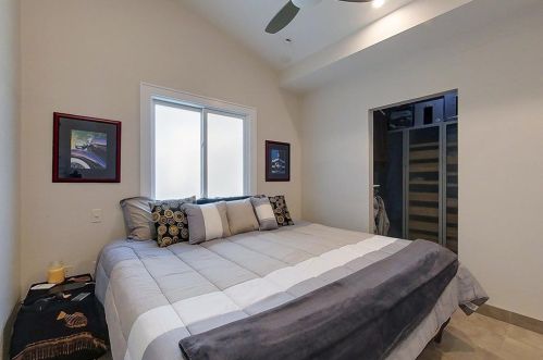 1 Indian Ter, Middletown RI 02842-5721 exterior