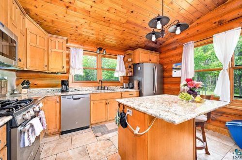 5866 Old Miller Trunk Hwy, Duluth MN 55811-1230 exterior