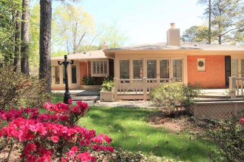 1274 Kittredge Ct, Atlanta GA 30329-3538 exterior