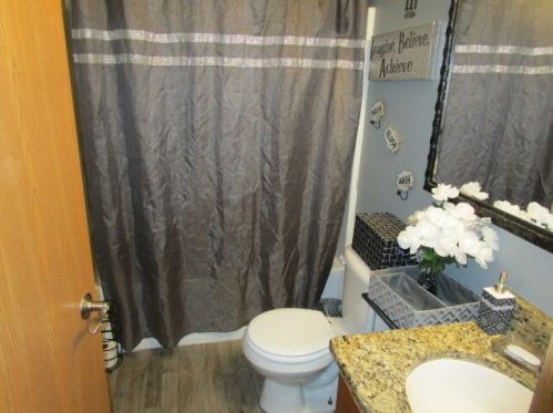 2555 33, Milwaukee WI 53215-2806 exterior