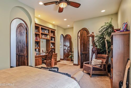 4450 54th St, Phoenix AZ 85018-1905 exterior