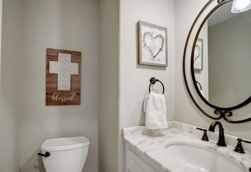 240 Edgewood Dr, Montgomery TX 77356-8408 exterior