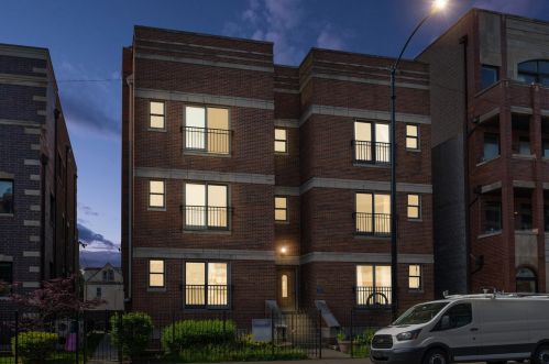 2461 Foster Ave, Chicago IL  60625-6859 exterior