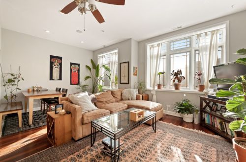 1452 Blackhawk St, Chicago, IL 60642-2307